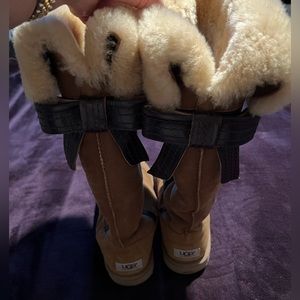 Genevieve Ugg size 7 women in Chestnut